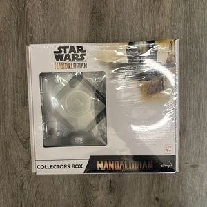 Disney Star Wars The MANDALORIAN Collectors Box Set With 5 Gifts